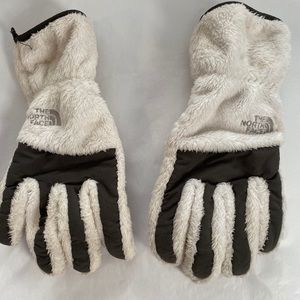 The North Face | White Sherpa gloves